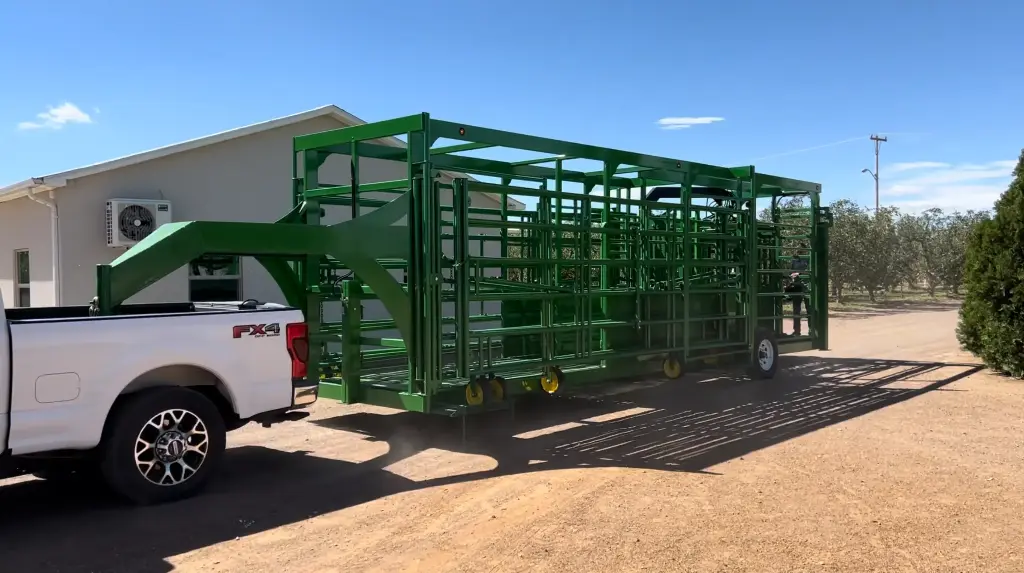 Portable corral with hydraulic chute 12 panles